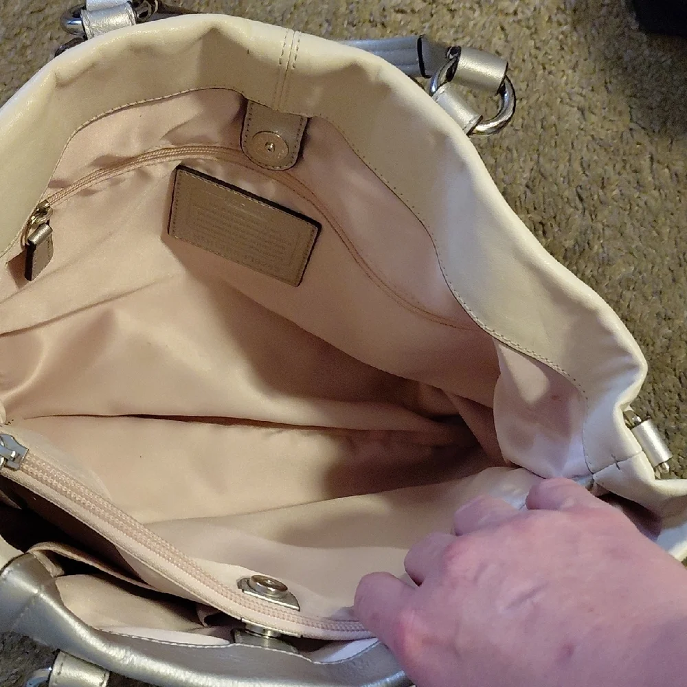 Coach Cream Tote with Structured Design and Silver Hardware - Picture 7 of 12